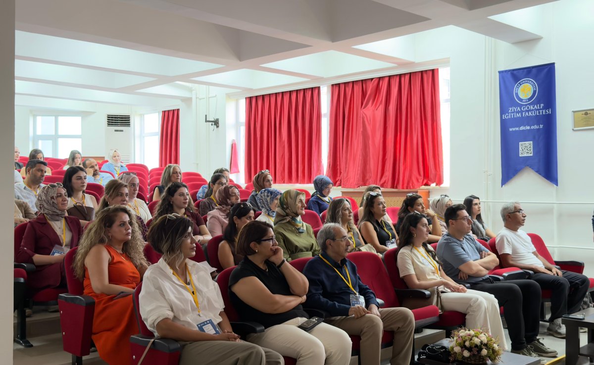 Dicle Üniversitesi’nde Öğretmenlere Yapay Zekâ Eğitimi Veriliyor