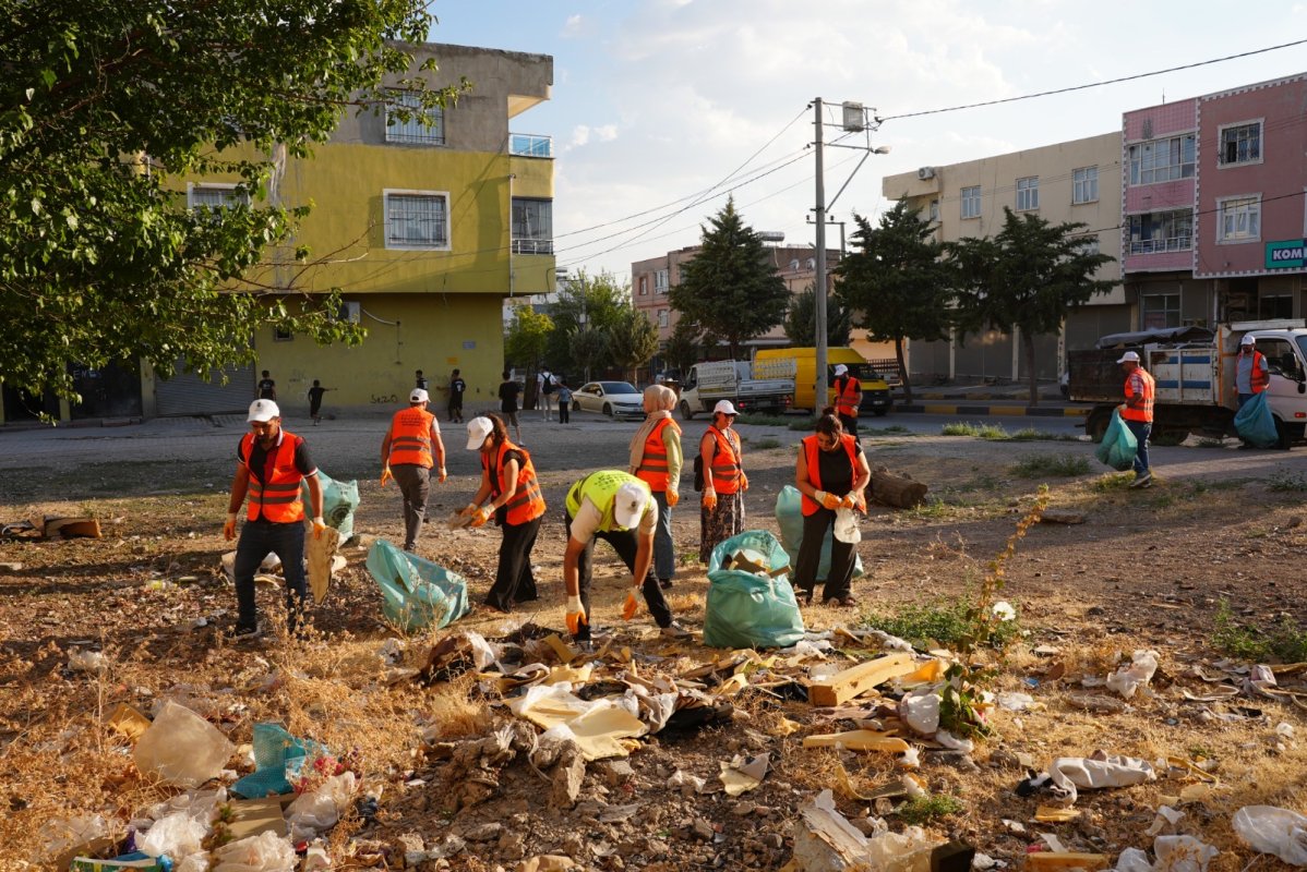 Ergani’de Temizlik Seferberliği İstasyon Caddesi’nde Sürdü