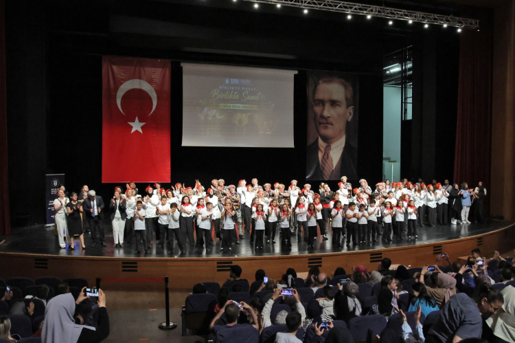 Bursa’da “Aile Özel Gecesi” Sanatla Buluştu