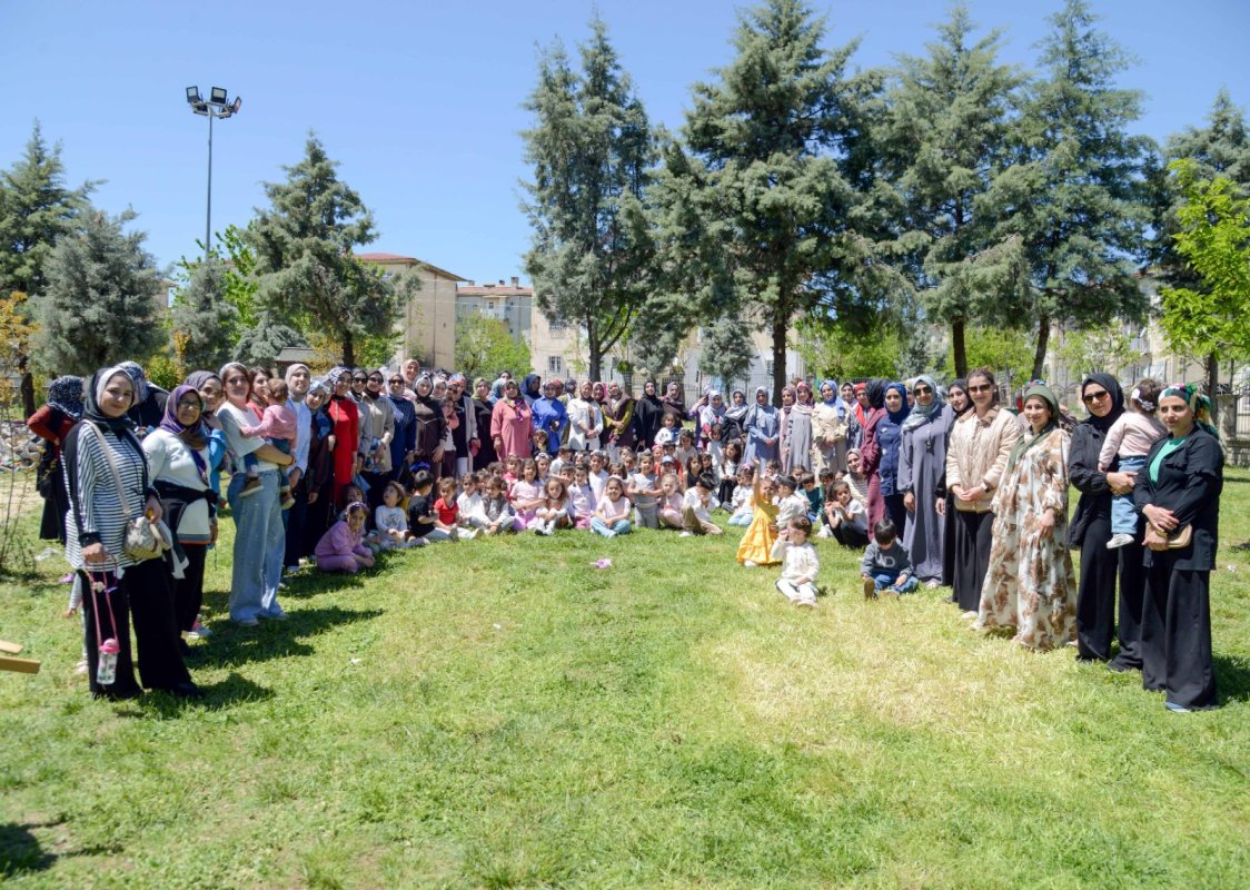 Anneler Günü’nde Zarokistan Kreşlerinde Buluşma