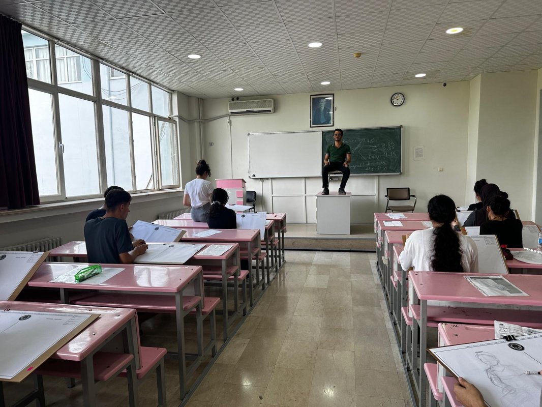 Dicle Üniversitesi’nde Resim-İş Öğretmenliği İçin 40 Aday Yarıştı