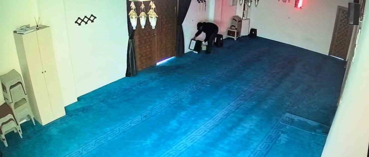 Bursa'da Camiye Giren Şüpheli Yardım Kutusunu Kırıp Paraları Çaldı