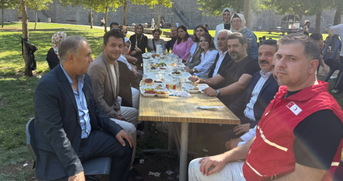 Diyarbakırda Gazze İçin Kermes Düzenlendi