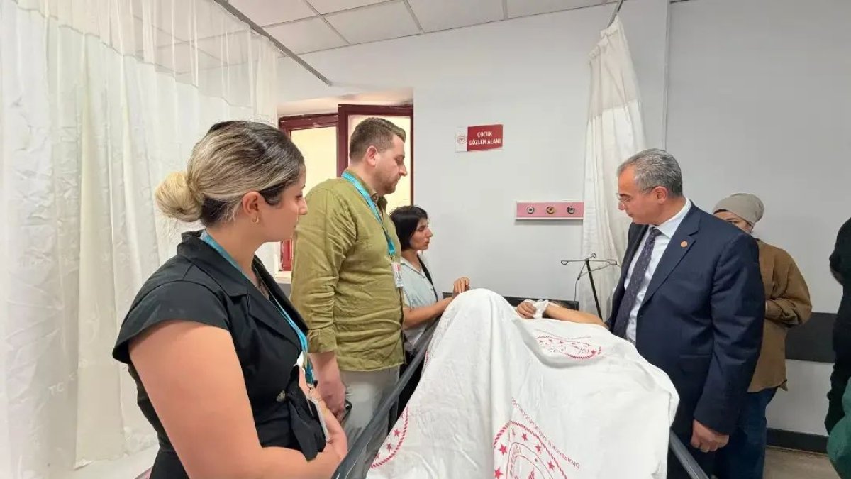 Lice Trafik Kazasında Yaralanan Vatandaşlara İl Sağlık Müdürü Asiltürkten Ziyaret