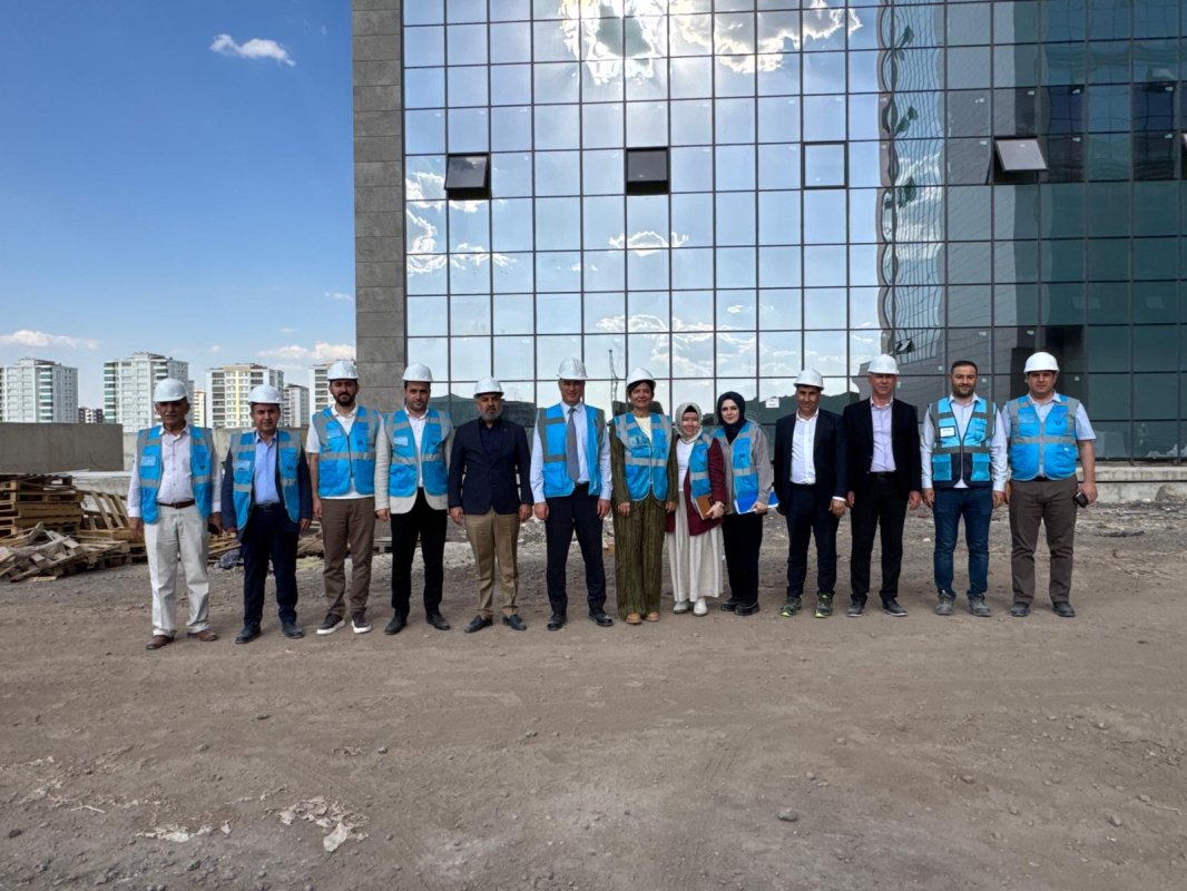 Kayapınar Şehir Hastanesi’nde Çalışmalar Hız Kesmeden Sürüyor