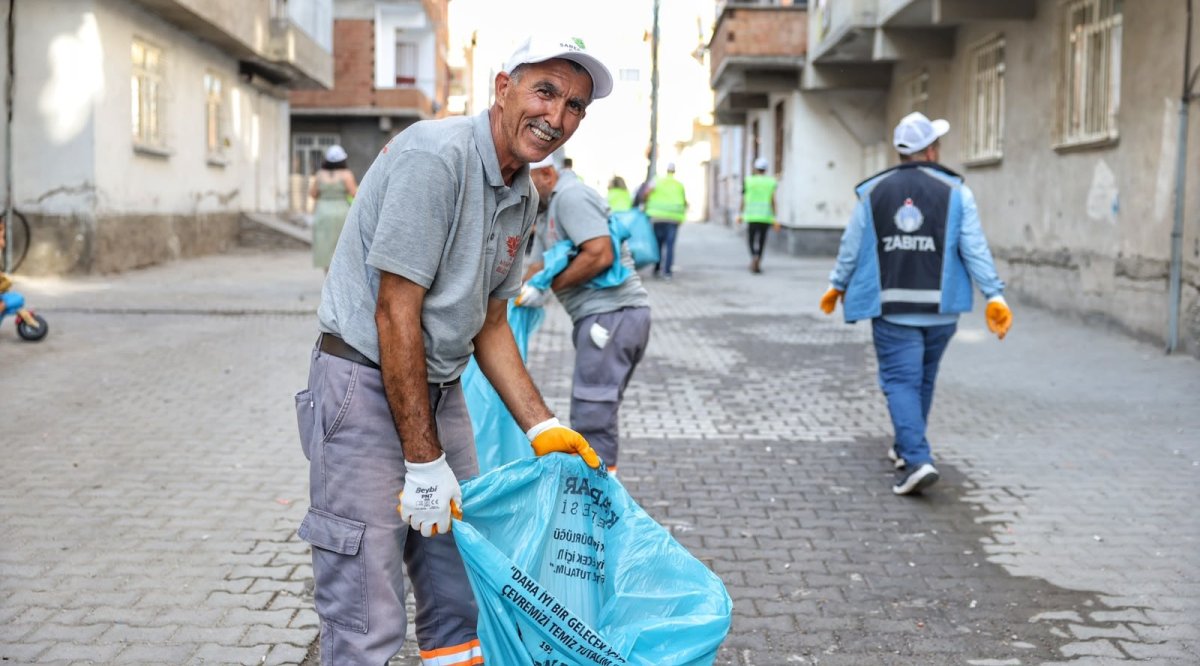 Kayapınar Belediyesi Temiz Bir Kent İçin Sahaya İndi