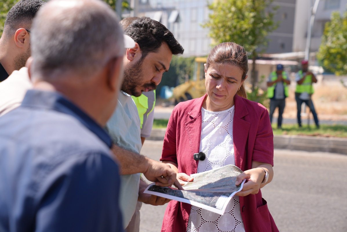 Bucak, Talaytepe Caddesi’ndeki Asfalt Çalışmalarını Yerinde İnceledi