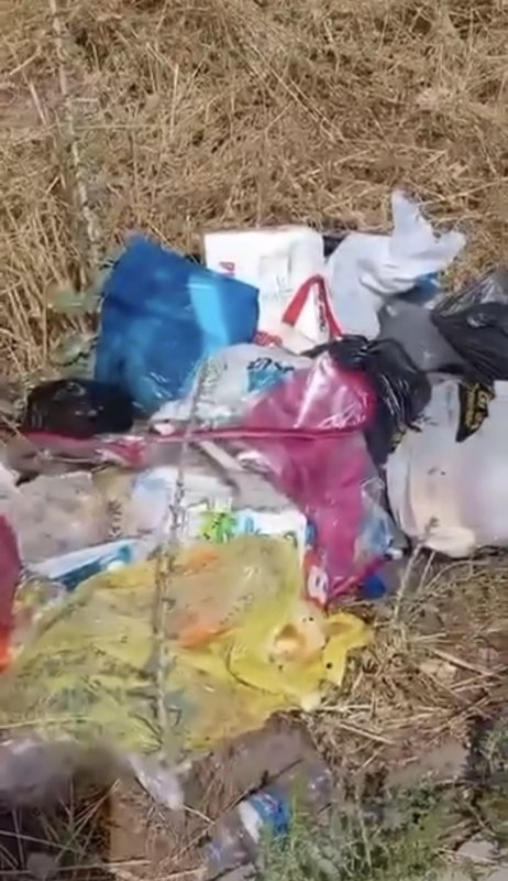 Oğlaklı’da Tepki Çeken Görüntüler Çöpler Boş Araziye Bırakıldı