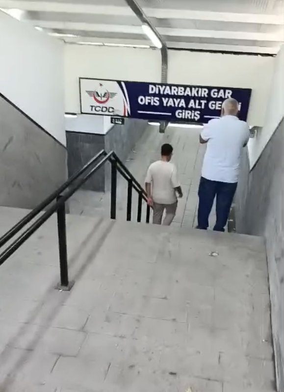 Diyarbakır’da Yaya Alt Geçitlerindeki Görüntü Farkı Dikkat Çekiyor
