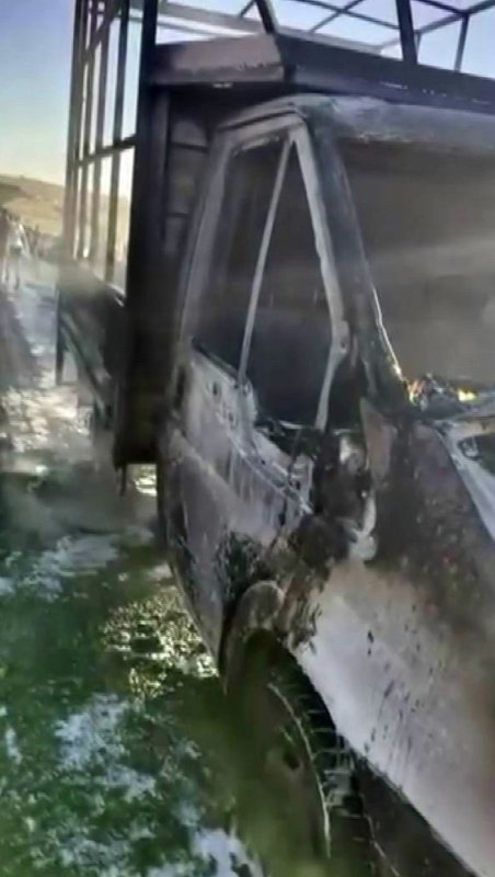 Diyarbakır’da Seyir Halindeki Kamyonet Alevlere Teslim Oldu