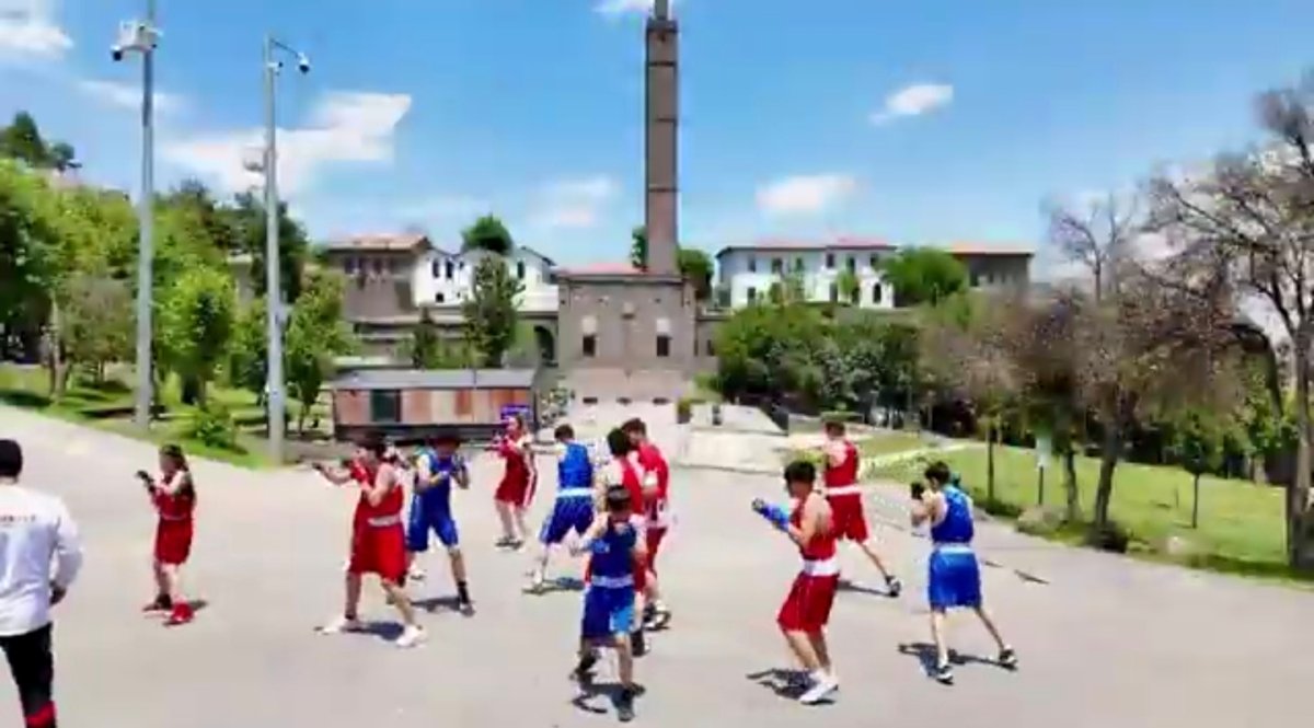 Hz. Süleyman Camii Önündeki Spor Etkinliği Tartışma Yarattı