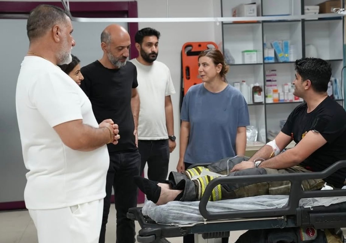 Diyarbakır’da Plaza Yangını: Eşbaşkan Bucak, Yaralı Yurttaşları ve İtfaiye Personelini Ziyaret Etti