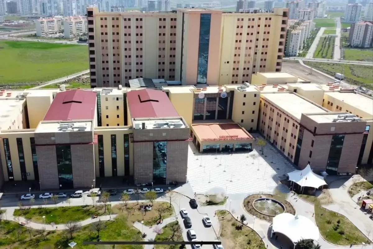 Diyarbakır Gazi Yaşargil Hastanesi'nde 60 Yataklı Yoğun Bakım Ünitesi Hizmete Açıldı
