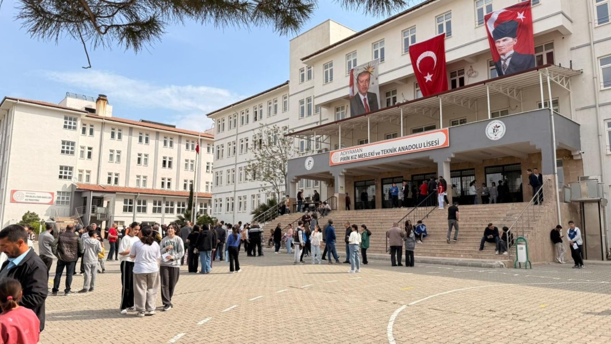 Adıyaman’da bursluluk sınavına yoğun katılım  - Videolu Haber