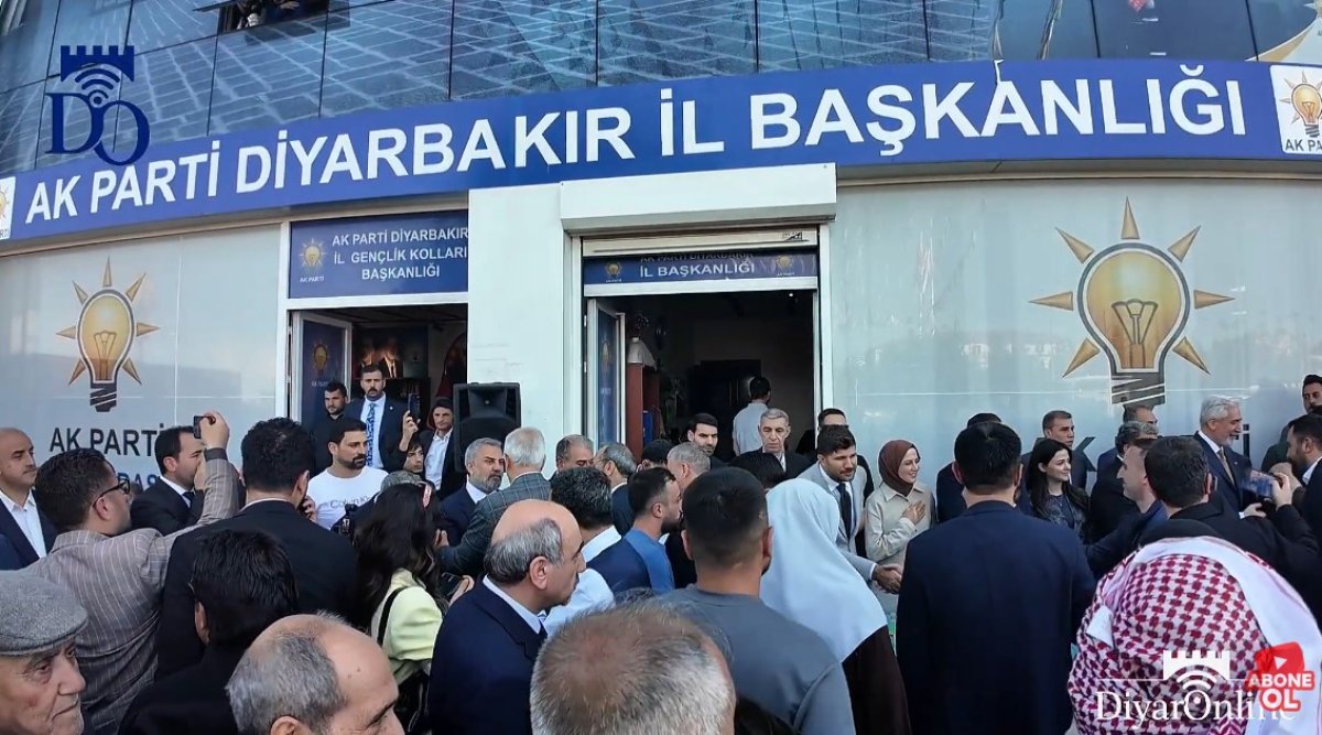 Video Haber AK Parti Diyarbakır Teşkilatı Bayramlaşma Programında Göndermeler Gündem Oldu.