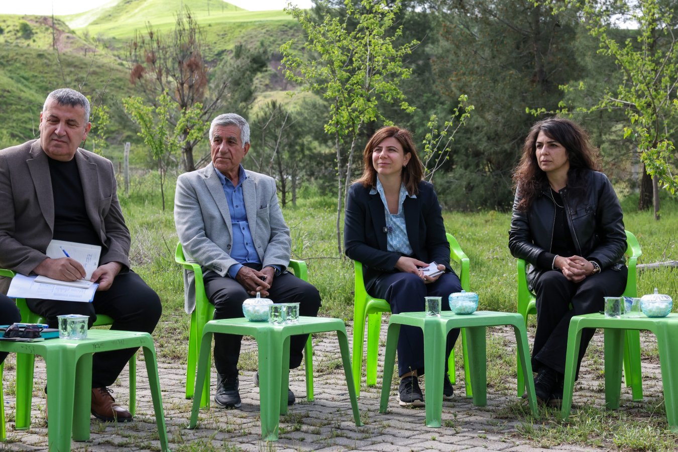 Eşbaşkanlar Sur’un Kırsal Mahallelerinde Vatandaşları Dinledi