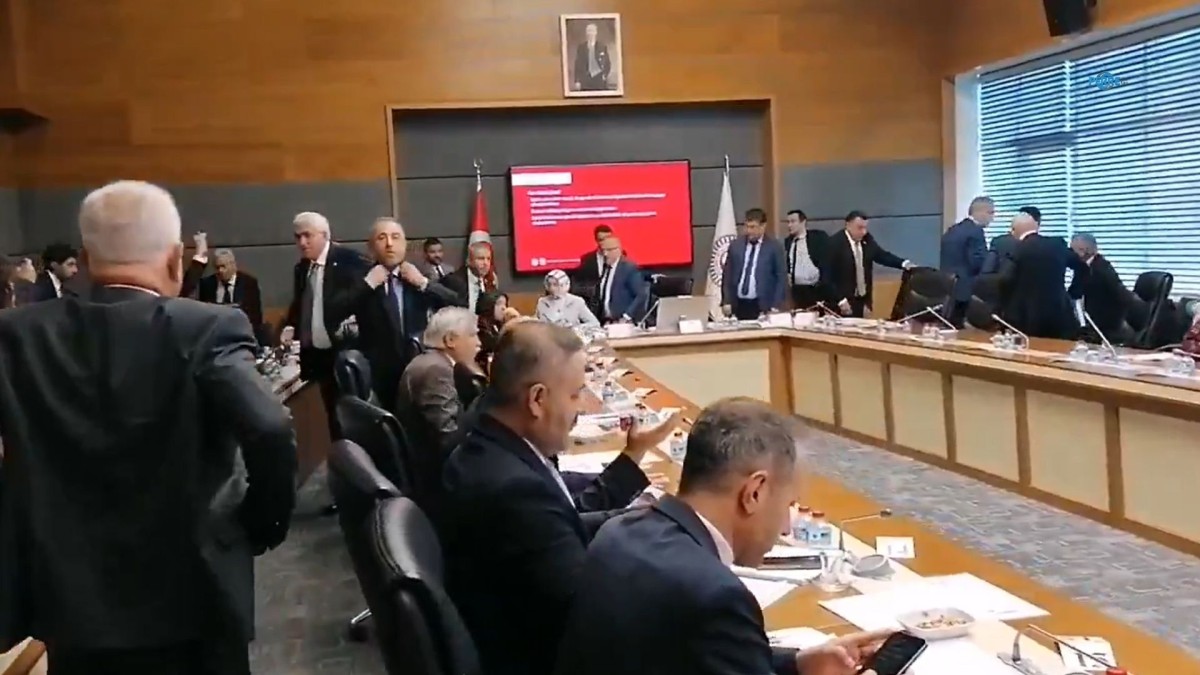 CHP, DEM, İYİ Parti ve Yeni Yol Grubu ‘Bu tiyatroyu devam ettirmeyeceğiz’