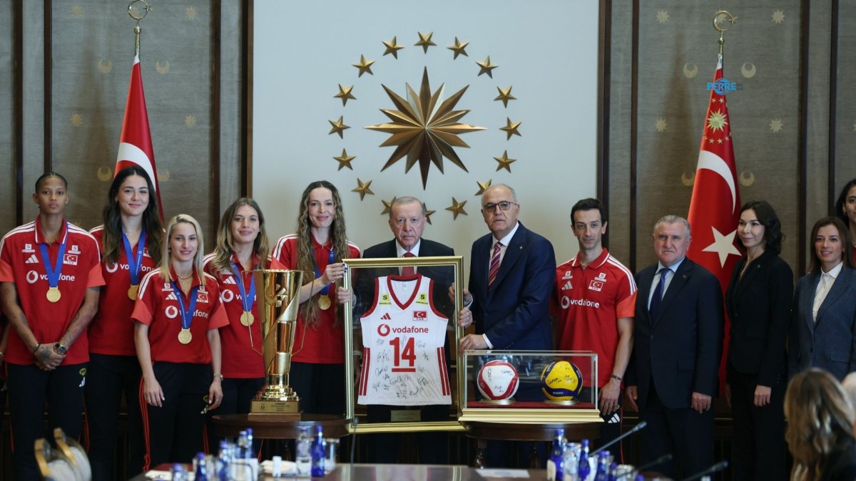 Cumhurbaşkanı Erdoğan, Avrupa şampiyonu A Milli Kadın Voleybol Takımı’nı kabul etti