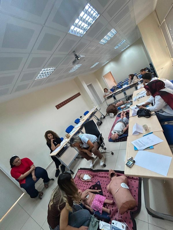 Kamuran Eronat Üniversitenin İmkanlarını Toplumun Hizmetine Sunuyoruz