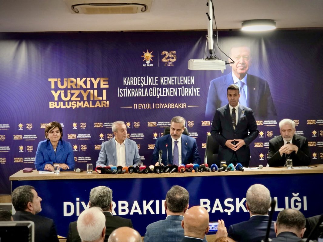 Hakan Fidanın Katıldığı Türkiye Yüzyılı Buluşmaları Diyarbakırda Tamamlandı
