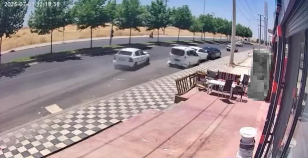 Diyarbakır'da Zincirleme Kaza Kamerada: 4 Araç Birbirine Girdi