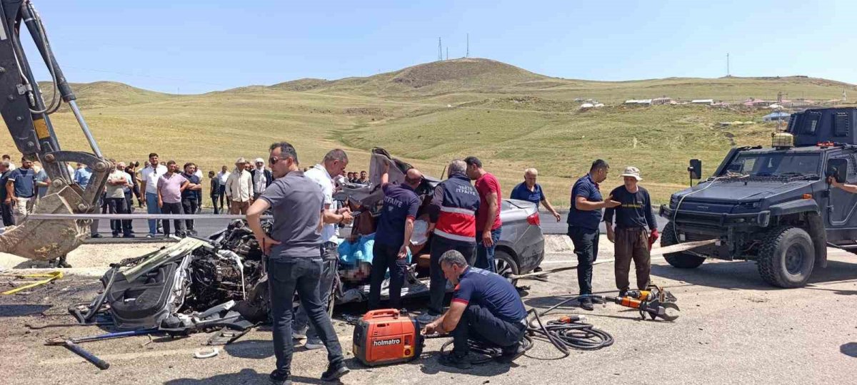 Muş'ta Feci Trafik Kazası: Kamyon İle Otomobil Çarpıştı, 2 Kişi Hayatını Kaybetti
