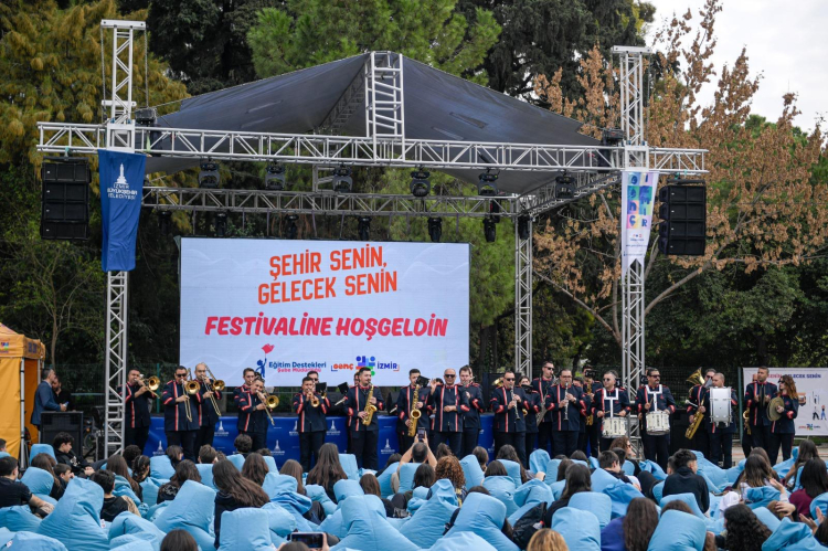 İzmir’de Gençlere Yönelik Kent Projeleri Genişliyor