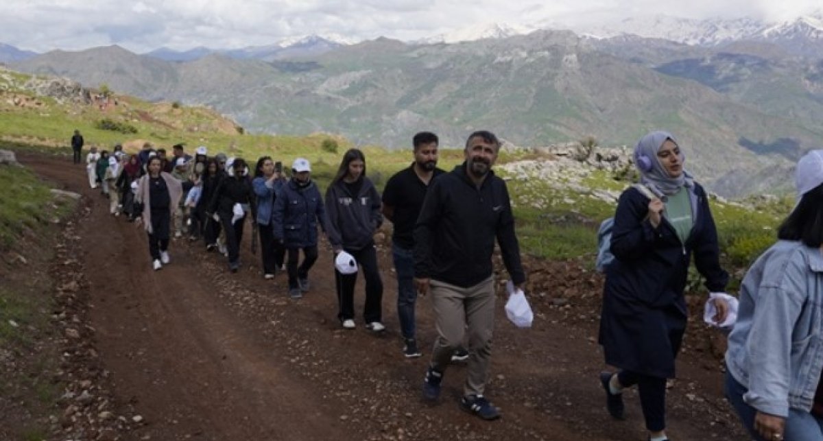 Kulp’ta Doğa Tutkunları Hasandin Yaylası ve Ters Lalelerde Buluştu