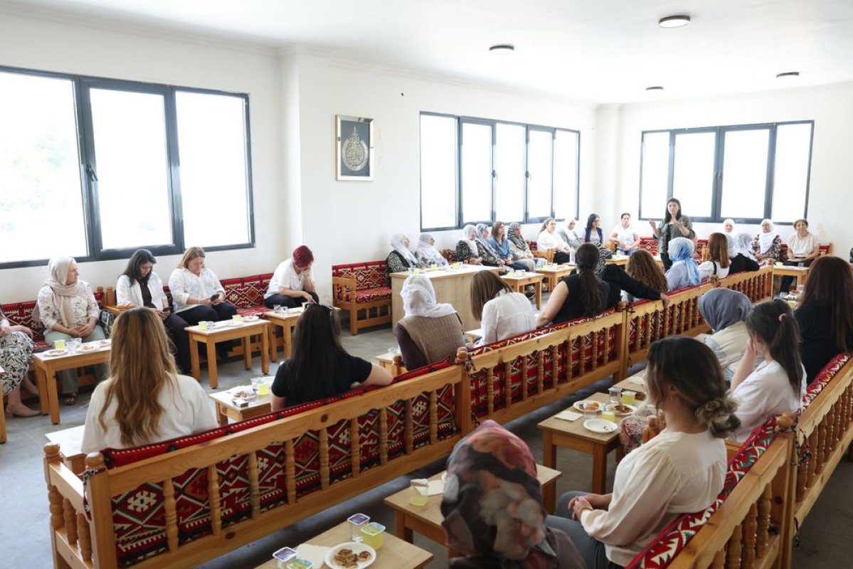 Serra Bucak: Kocaköy’de kadınlarla bir araya gelerek ilçenin sorunlarını, taleplerini ve çözüm önerilerini dinledi