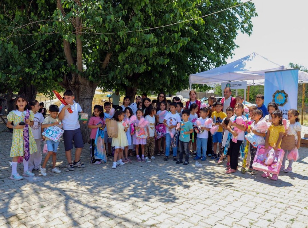 Diyarbakır Büyükşehir Belediyesi’nden Kırsaldaki Öğrencilere Karne Sürprizi