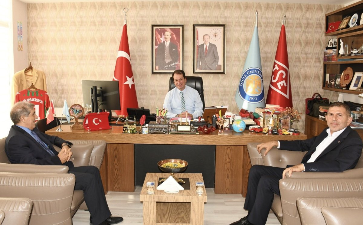 Memur-Sen Diyarbakır İl Başkanı Ramazan Tekdemirden Rektör Eronata Ziyaret