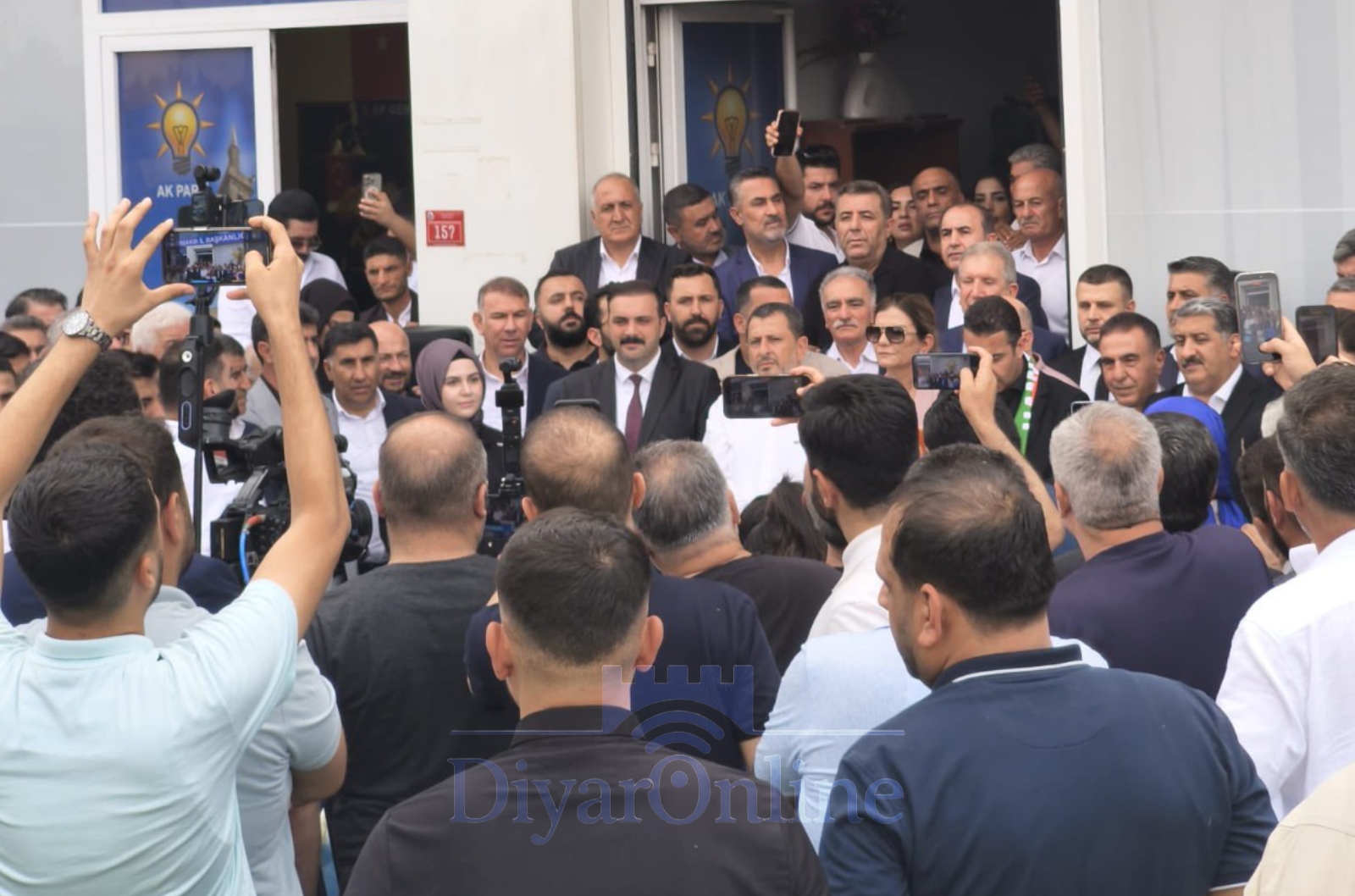 AK Parti Diyarbakır'da Yeni Dönem: Hamit Sümer'in İlk Gününde Dikkat Çeken Detaylar