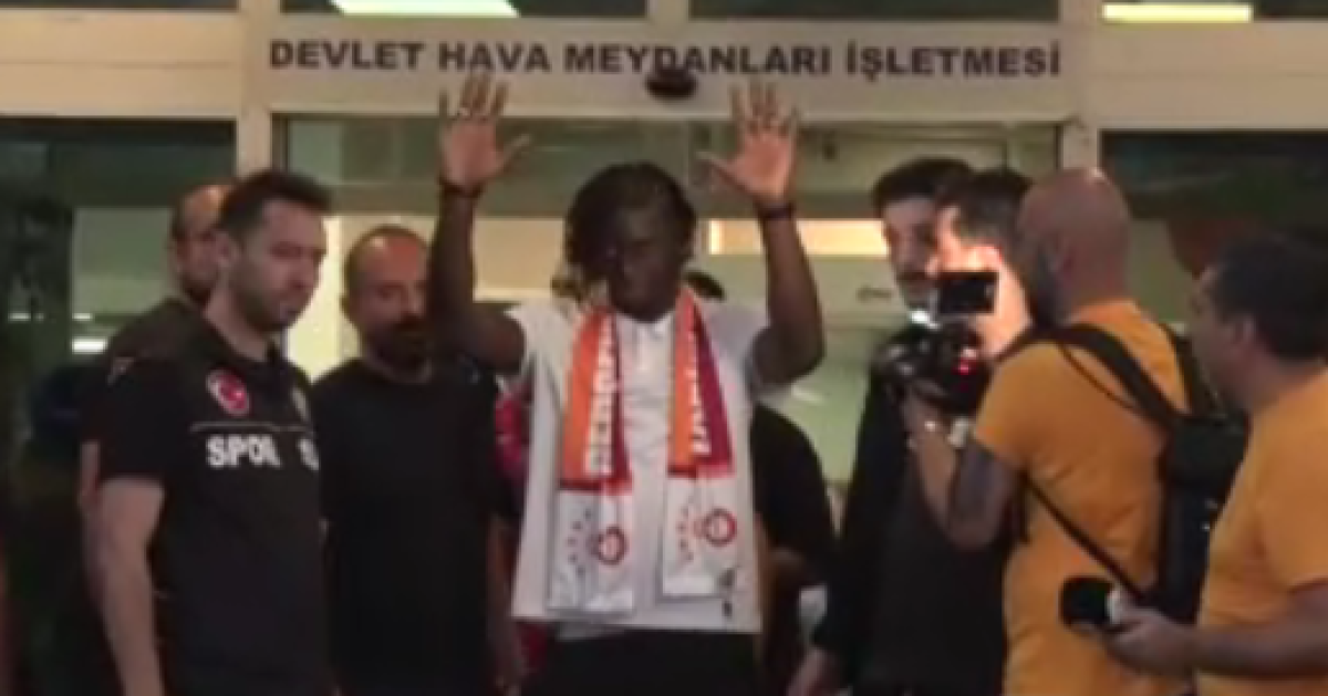 Galatasaray'ın Yeni Transferi Lesley Ugochukwu İstanbul'da! İlk Mesajı Taraftarı Heyecanlandırdı