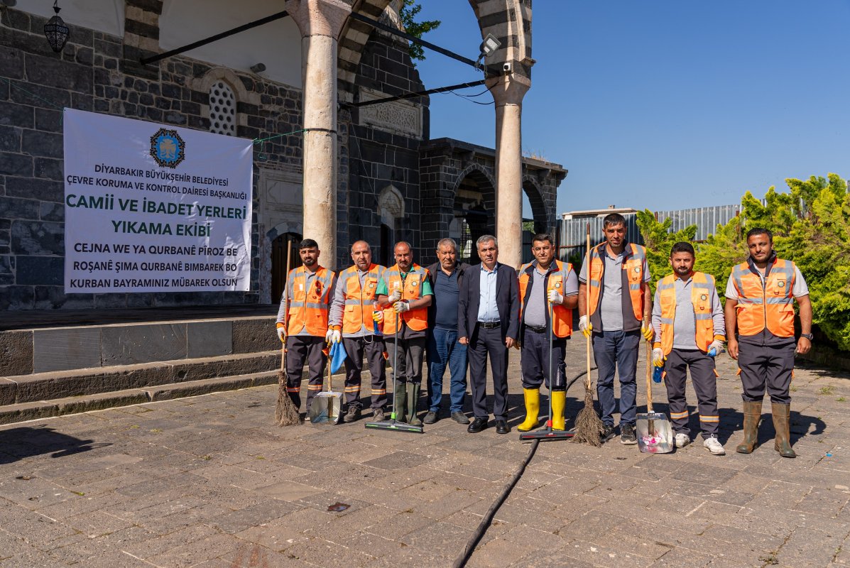 Diyarbakır’da Bayram Öncesi Camilerde Temizlik Seferberliği