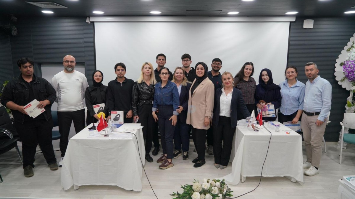 YKS adaylarından AKEM’de kıyasıya münazara: Başkan Tutdere’den öğrencilere ödül  - Videolu Haber